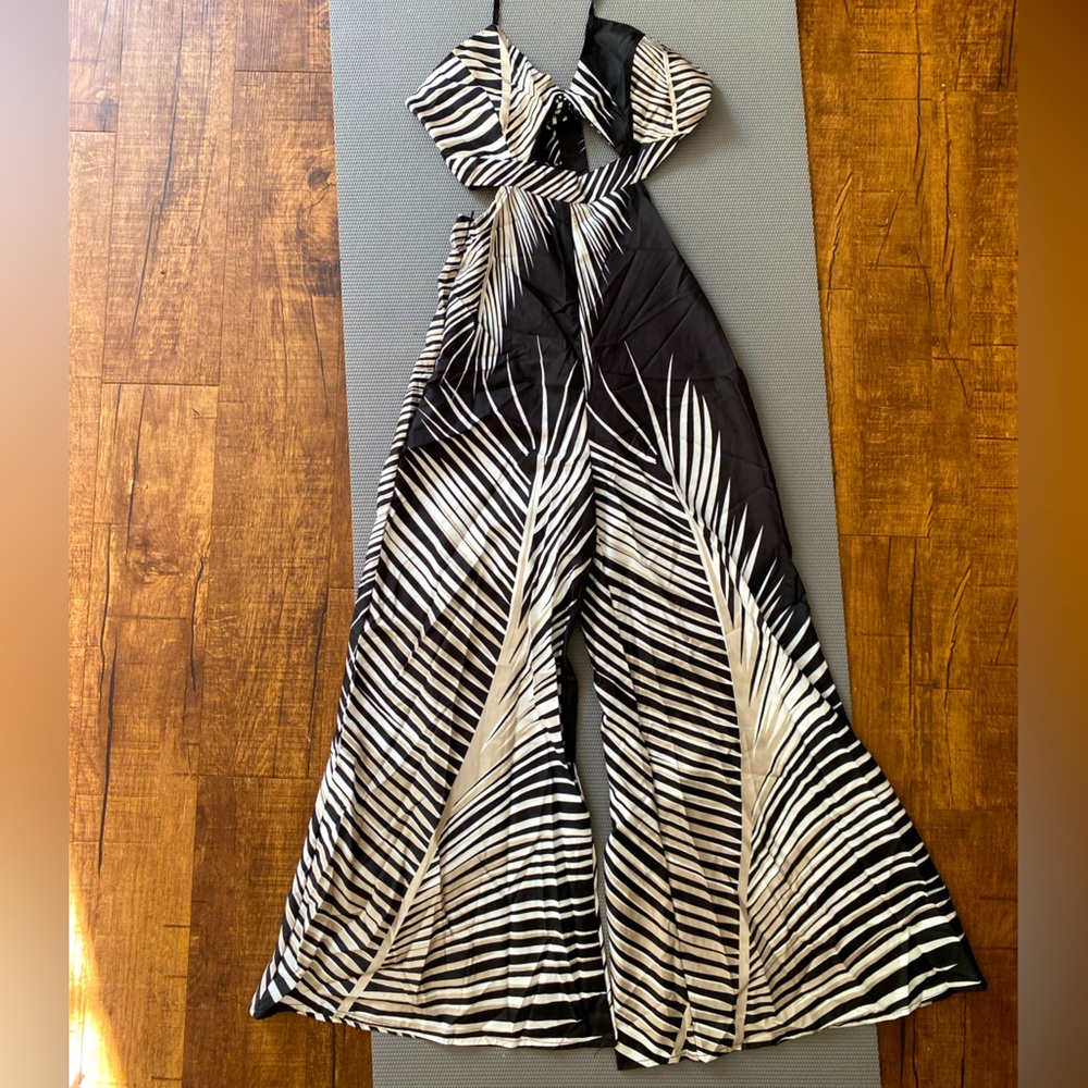 Chic Me Size S flare-legged pant dress